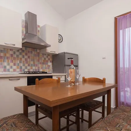 Holiday home Mirjana *